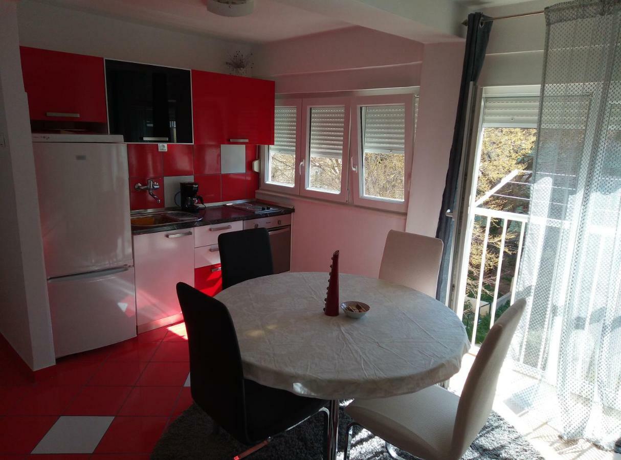 Studio Apt. Downtown سبليت المظهر الخارجي الصورة